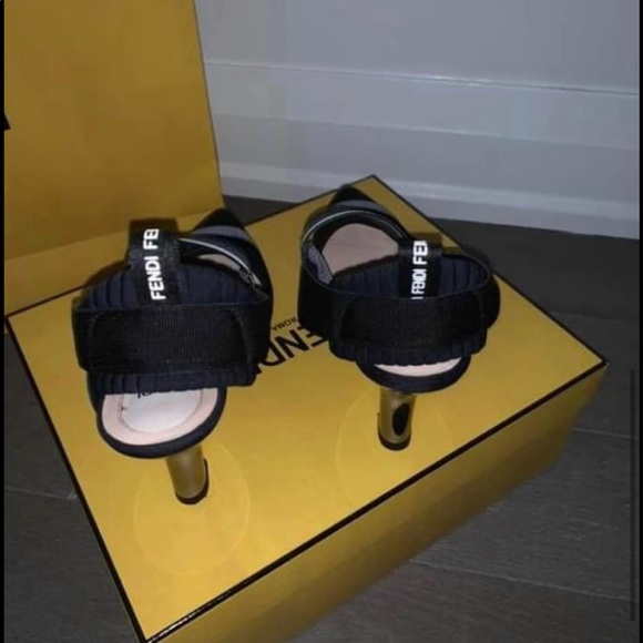 Authentic Fendi Colibri - Picture 3 of 8